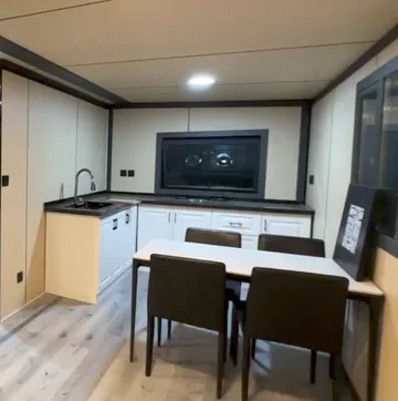 Upper-range 40 ft kitchen