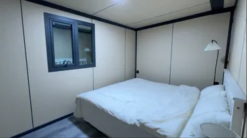 Bedroom in the upper-range 40 ft dossier